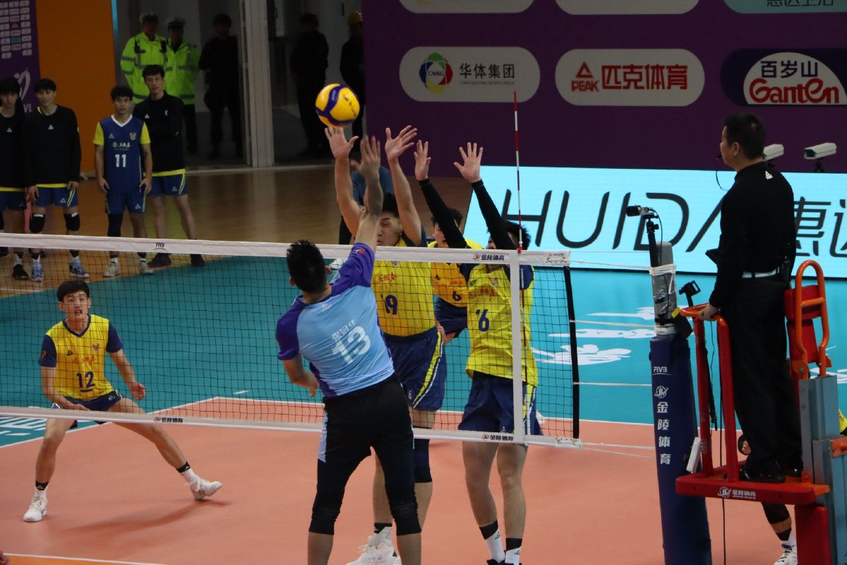 2023-2024中国男排超级联赛第一轮第4场四川队主场0比3负于浙江队