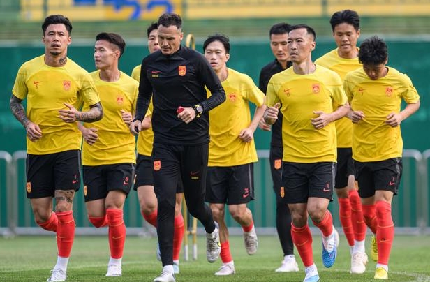 国足迎来新成员！吴少聪与国家队29日会合，预计将在对阵中国香港的热身赛中亮相