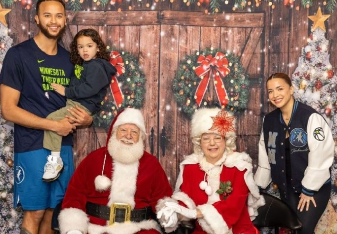 李凯尔分享家人圣诞合照，强调珍惜与家人共度的宝贵时光