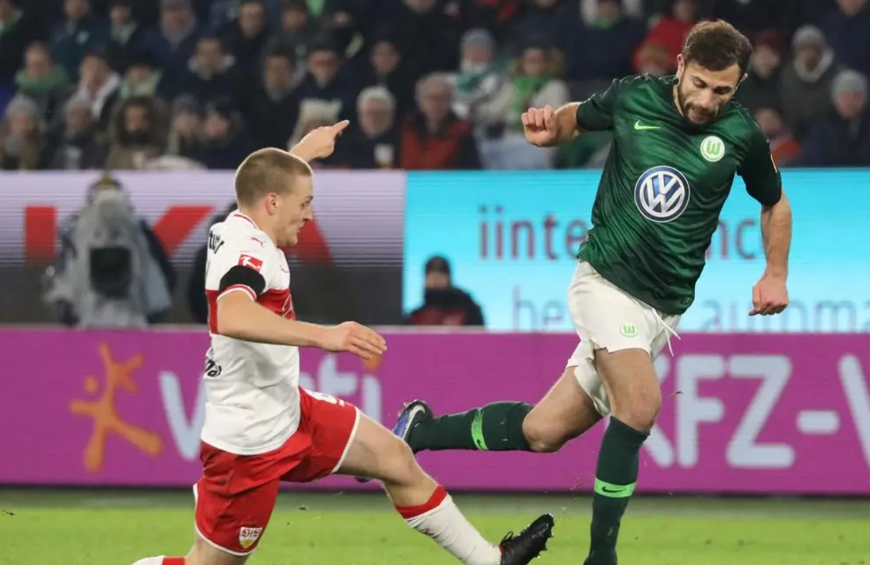 德甲联赛第24轮：斯图加特3-2逆转沃尔夫斯堡，稳居积分榜第三