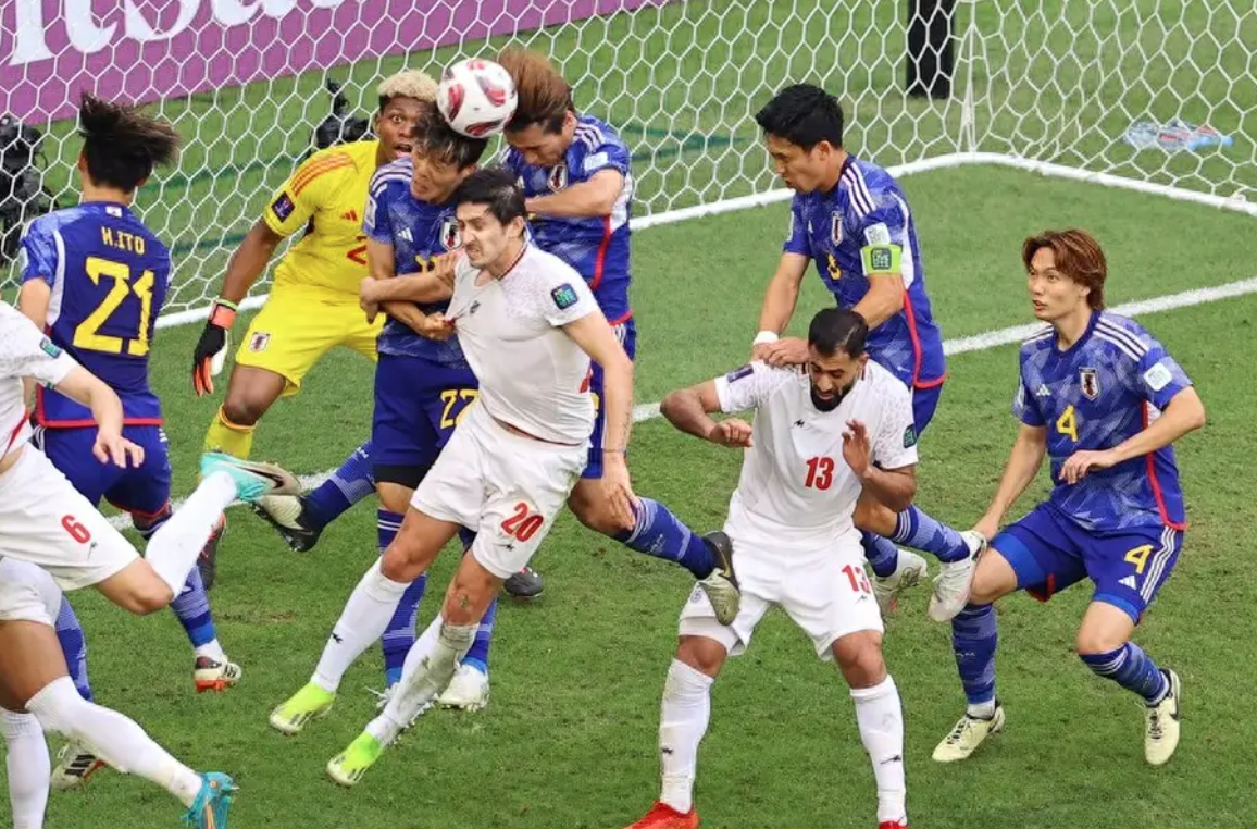 日本队惨遭伊朗逆转与豪华阵容无关，赛场上出现了哪些精彩瞬间