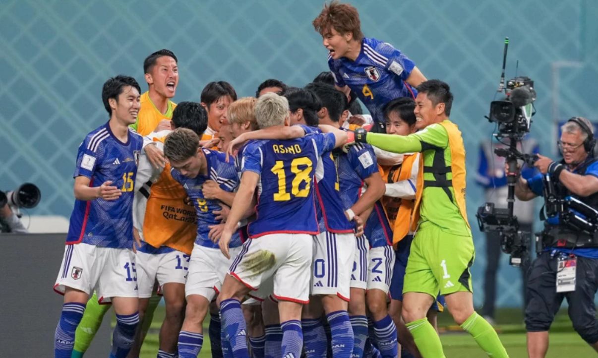 亚洲爆冷！日本2-1战胜德国，业内人士对这场比赛是如何解读的