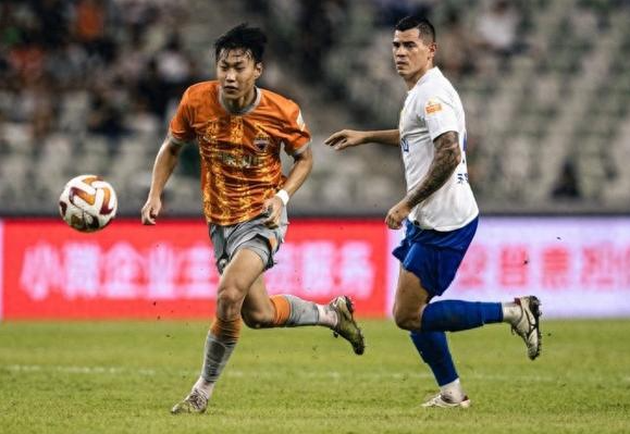 中国国奥球员杜月徵加盟葡萄牙联赛球队蓬蒂瓦古斯青年力量