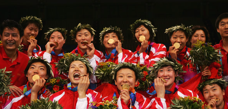 2004年雅典奥运会 夺得冠军 女排 B.俄罗斯 A.美国 C.日本 中国女排打败 (2004年雅典奥运会)