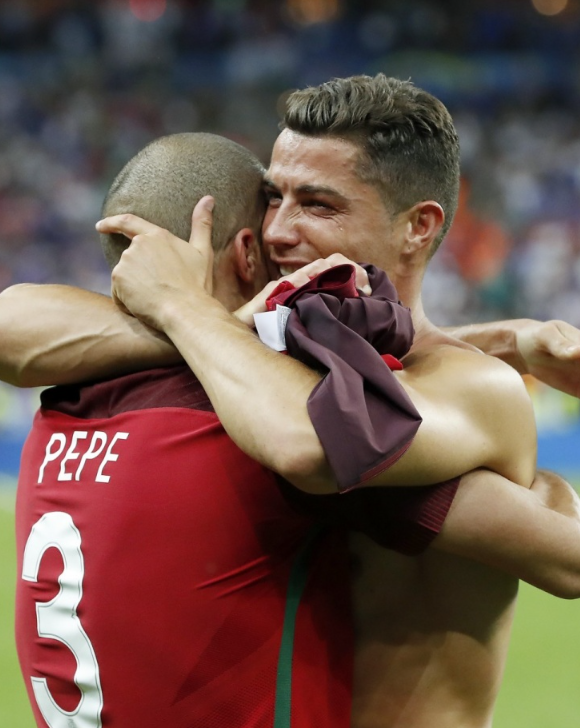  葡萄牙国家队公布今夏欧洲杯大名单，C罗第6次出征，41岁佩佩在列