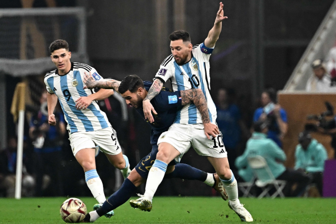 阿根廷备战美洲杯半决赛：斯卡洛尼评估阵容调整，塔利亚菲科或锁定首发左后卫