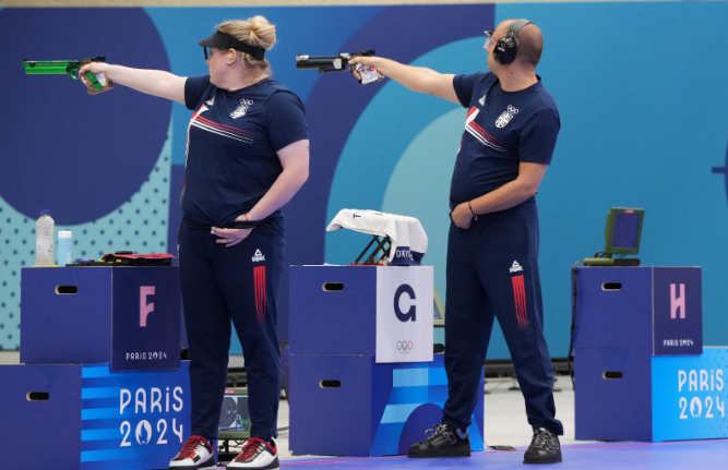 塞尔维亚组合逆转夺冠，摘得巴黎奥运会混合团体10米气手枪金牌