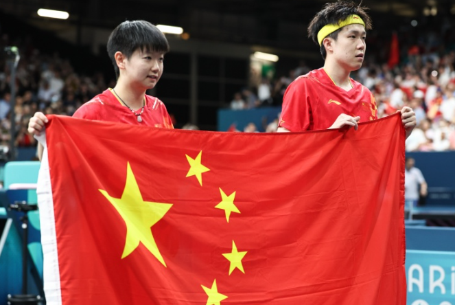 中国乒乓球队夺得首枚奥运混双金牌，孙颖莎/王楚钦创历史