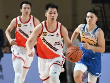上海男篮换血升级后场 崔晓龙刘正清互换东家  