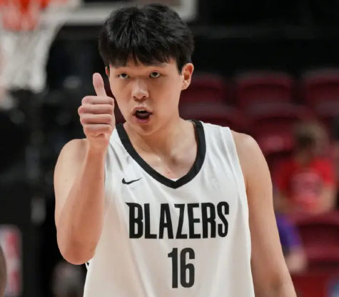 杨瀚森夏联篮板新高8+8+5+3 开拓者末节爆发轻取火箭